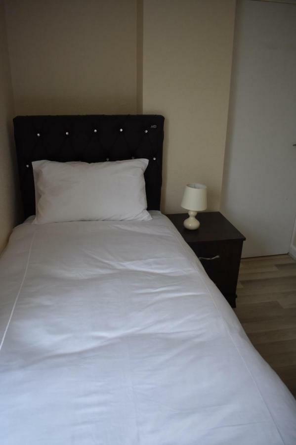 Cotswold Valley Aparthotel ストラウド エクステリア 写真