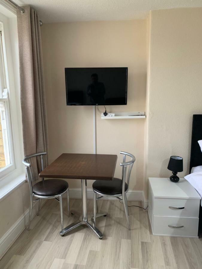 Cotswold Valley Aparthotel ストラウド エクステリア 写真
