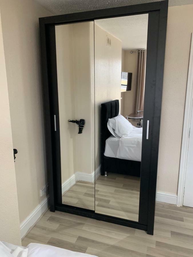 Cotswold Valley Aparthotel ストラウド エクステリア 写真